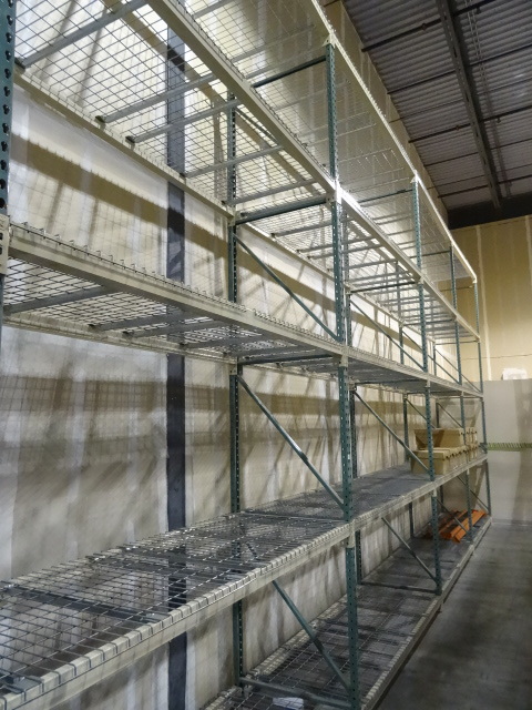 lot 3 image: Pallet racking