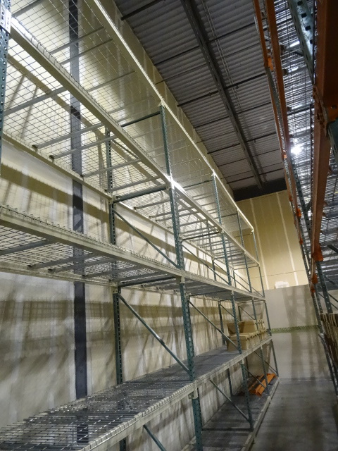 lot 4 image: Pallet racking