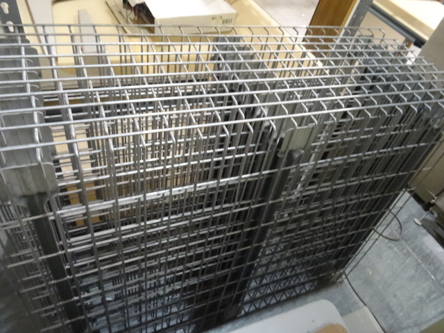 lot 8 image: Pallet rack grates