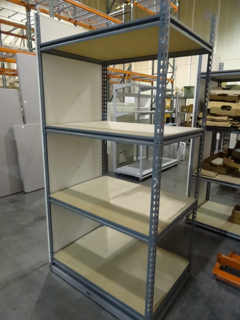 lot 17 image: Shelf unit