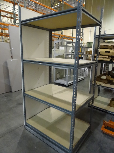 lot 18 image: Shelf unit
