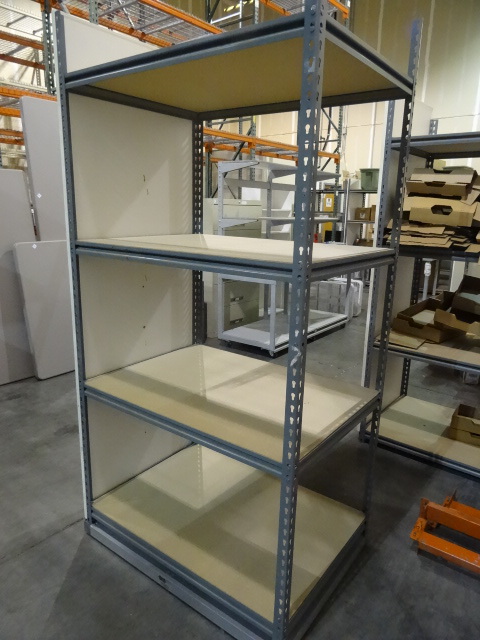 lot 19 image: Shelf unit