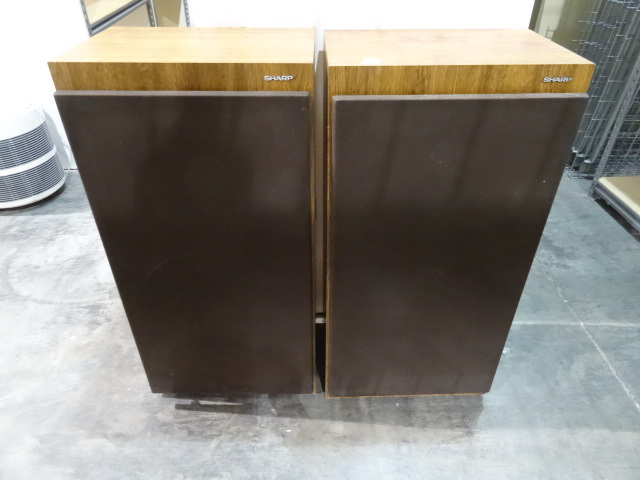 lot 22 image: 2 sharp stereo speakers
