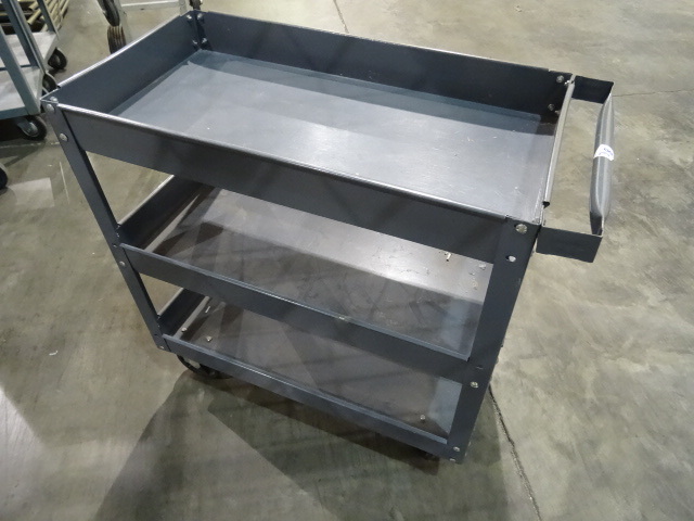 lot 38 image: Metal shop cart