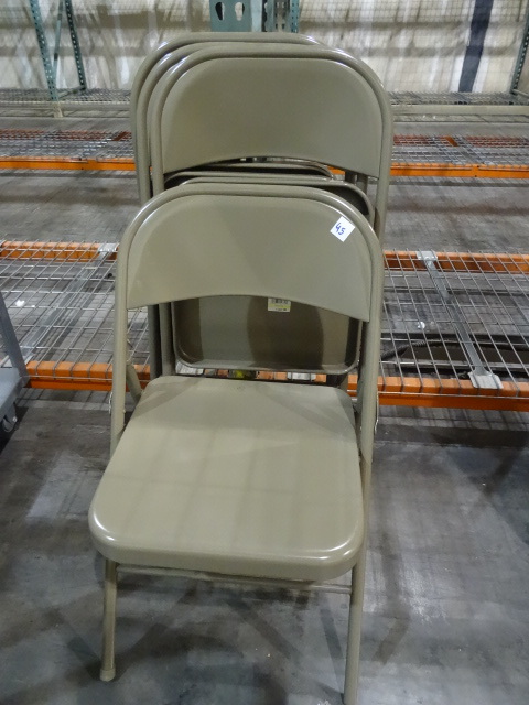 lot 45 image: 4 metal folding chairs