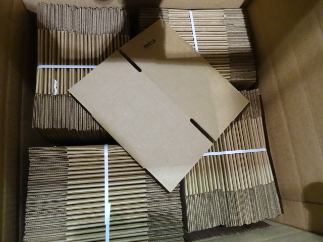 lot 73 image: 4 x 4 x 4 U line boxes. Approx 200