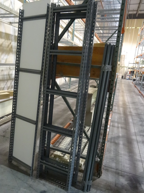 lot 84 image: Misc slide n lock shelving
