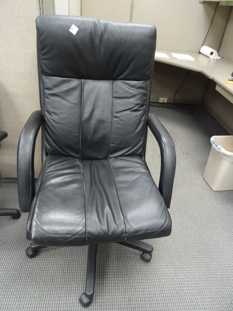 lot 85 image: Office chair on wheels