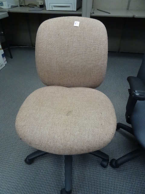 lot 87 image: Office chair on wheels