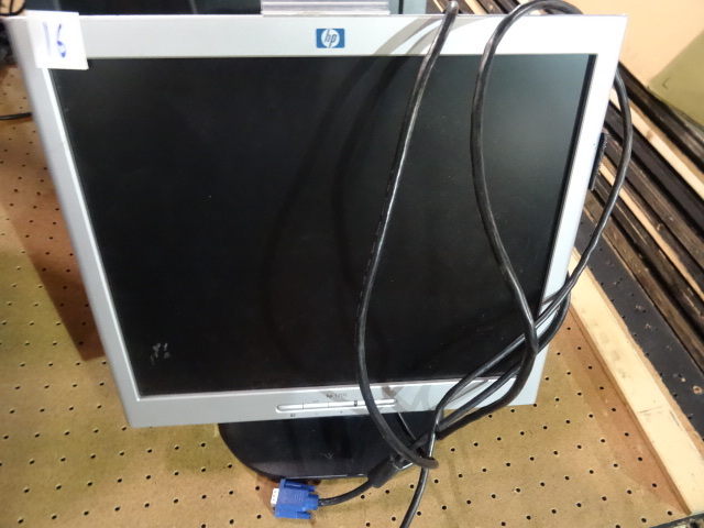 lot 16 image: HP 17 LCD Monitor