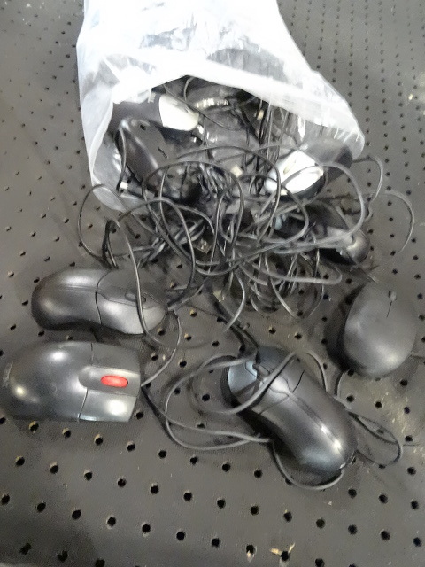 lot 25 image: Misc USB Mice