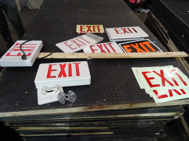 lot 28 image: Misc Exit Signs