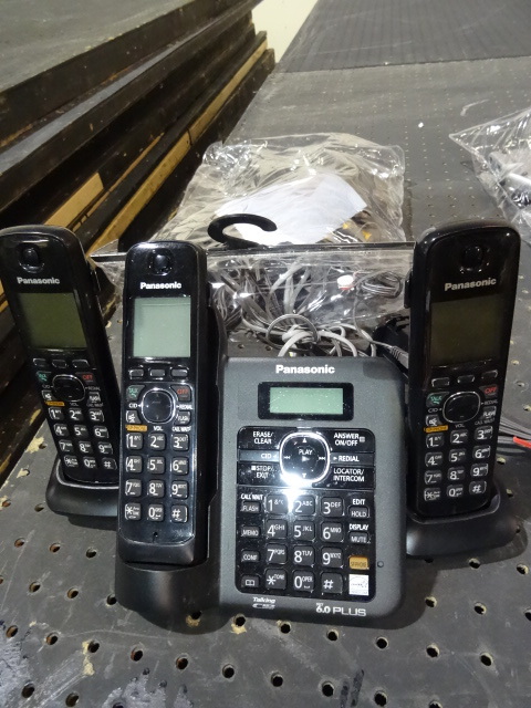 lot 48 image: Panasonic 4 Phone Wireless Handset