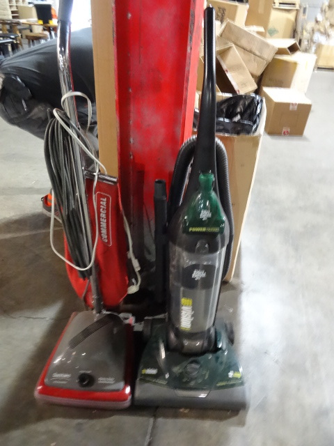 lot 52 image: Dirt Devil Envision Vacuum