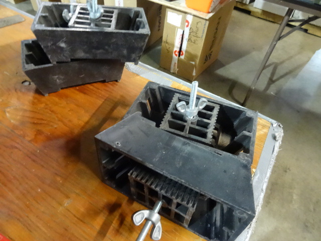 lot 64 image: 4 Plastic Saw Horse Brackets