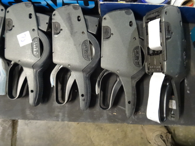 lot 73 image: 4 Garvey Pricing Guns.