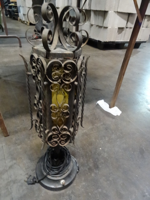 lot 83 image: Vintage Metal Table Lamp