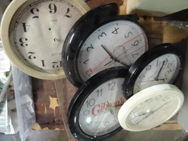 lot 88 image: 5 Wall Clocks 2 Are Broken