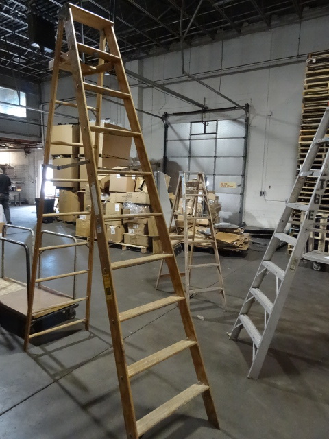 lot 126 image: 10 Wooden Step Ladder