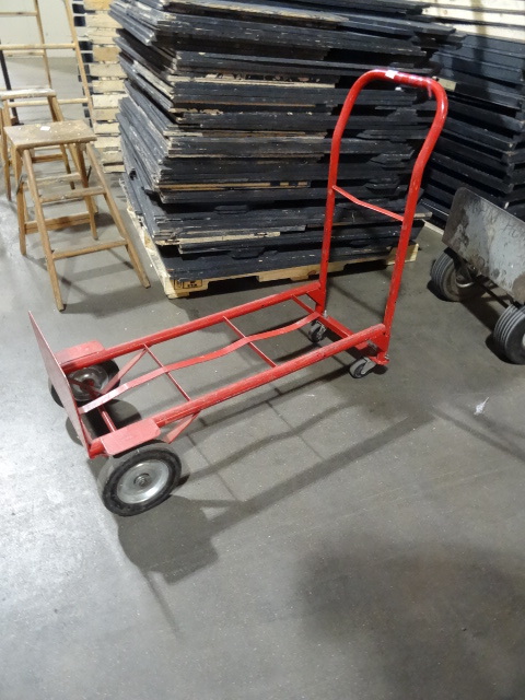 lot 132 image: Convertible 2 Wheel Dolly