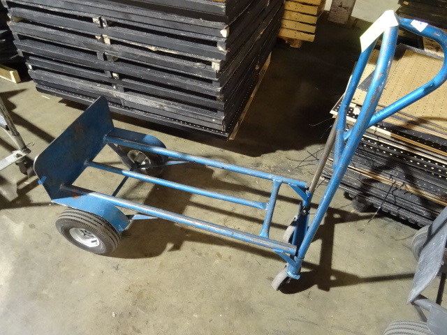lot 134 image: Convertible 2 Wheel Dolly