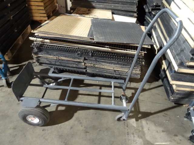 lot 135 image: Convertible 2 Wheel Dolly