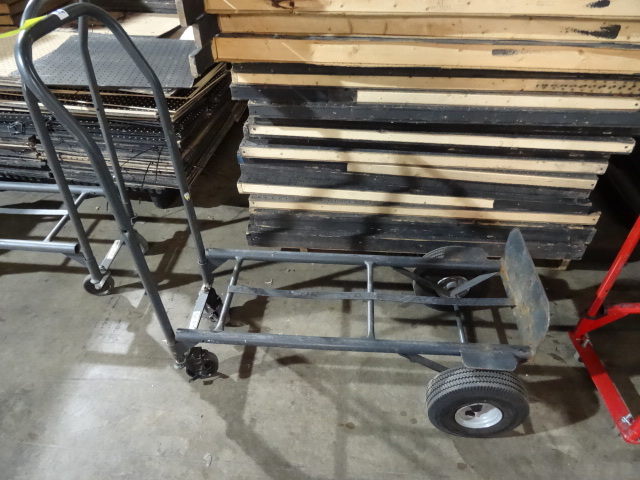 lot 136 image: Convertible 2 Wheel Dolly