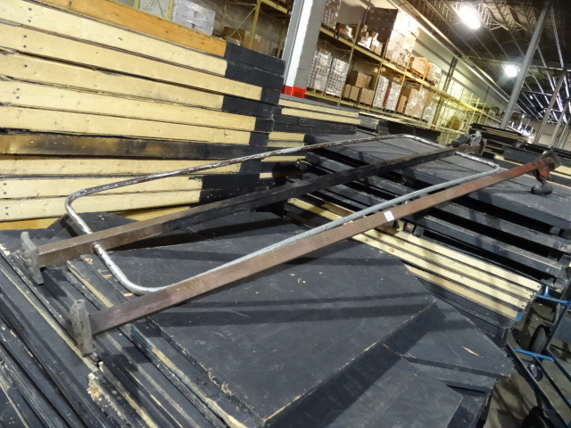 lot 140 image: 2 Adjustable Load Bars
