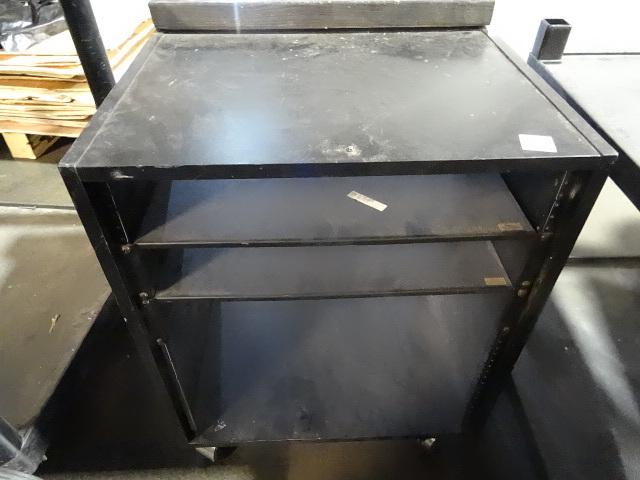 lot 152 image: Cart On Wheels 20 X 18 X 25