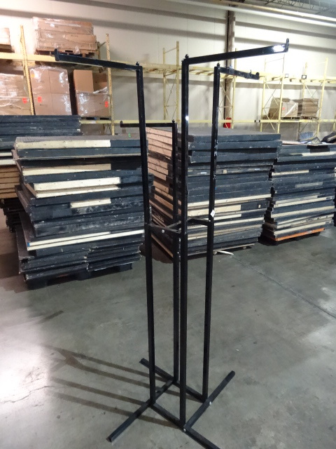 lot 167 image: Retail Clothing Rack
