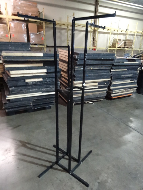 lot 169 image: Retail Clothing Rack