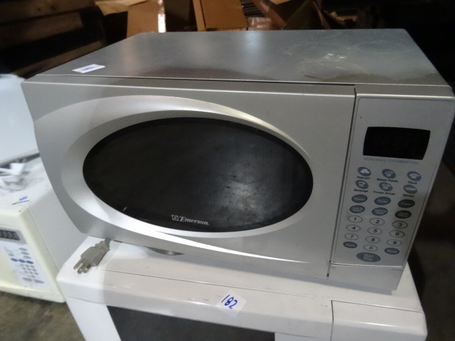 lot 181 image: Emerson Carousel Microwave Oven