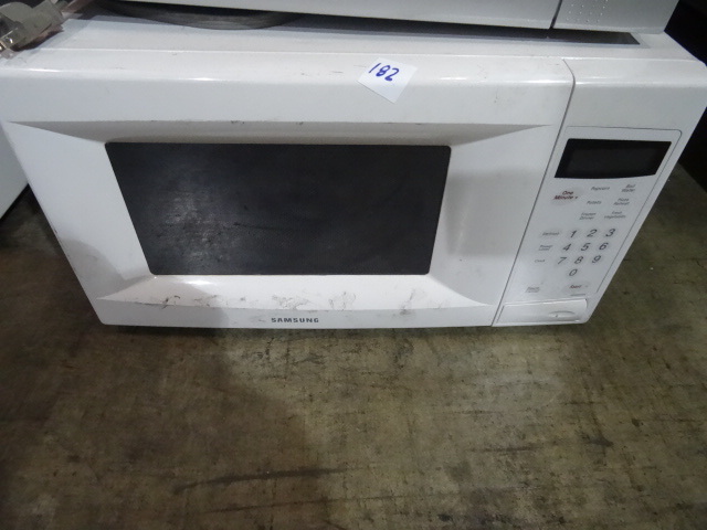 lot 182 image: Samsung Carousel Microwave Oven