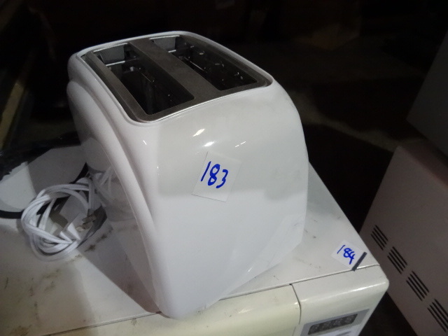 lot 183 image: Kitchen Living 2 Slice Toaster