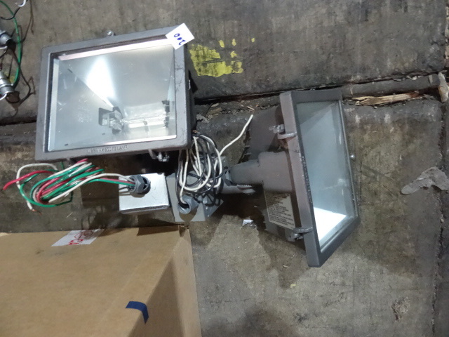 lot 200 image: 2 Halogen Flood Lights