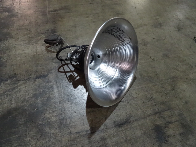 lot 208 image: 4 Clamp on Lights