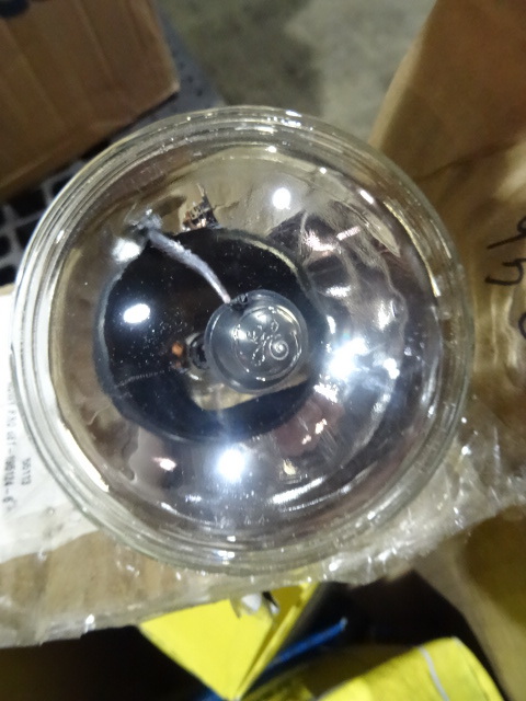 lot 221 image: 4 Sealed Beam Lamps 4515 120 Volt