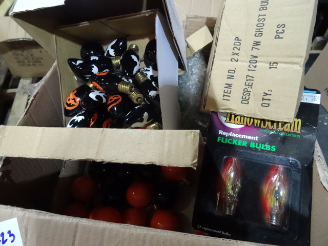 lot 223 image: Halloween Display Lights Flicker Bulbs