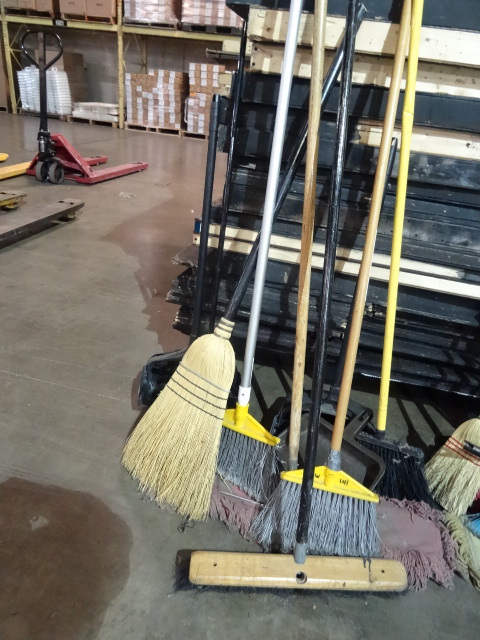 lot 232 image: Misc Brooms and Dust Pans