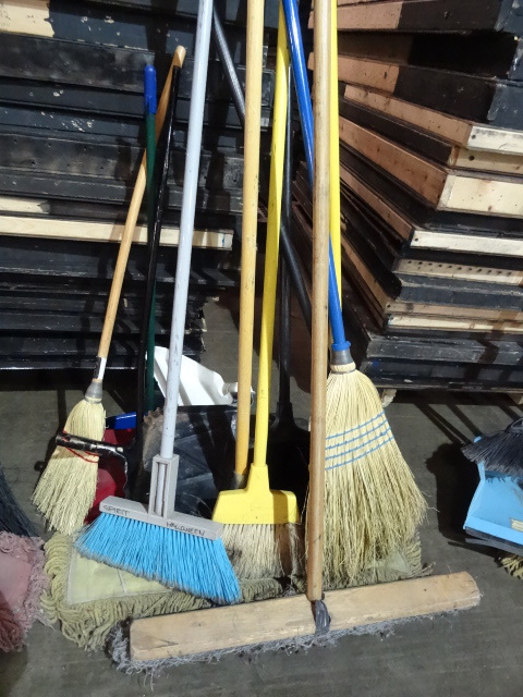 lot 233 image: Misc Brooms and Dust Pans