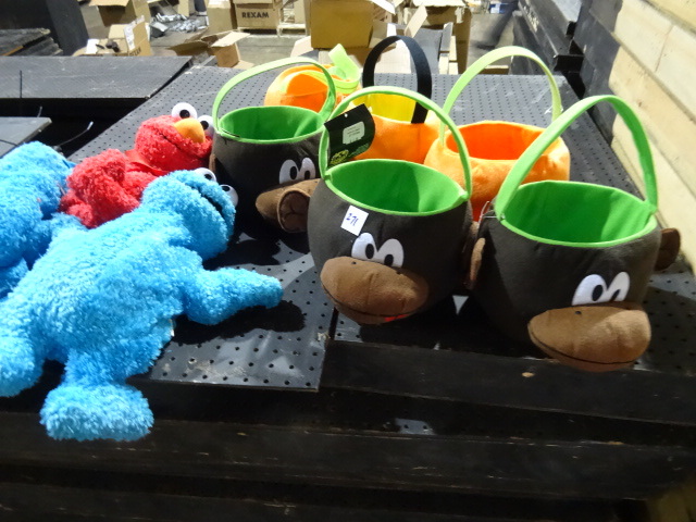 lot 271 image: Soft Halloween Baskets,