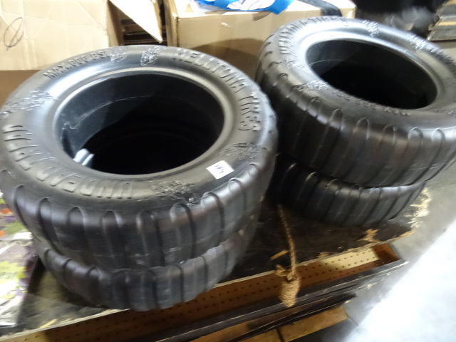 lot 284 image: 4 Plastic Tires