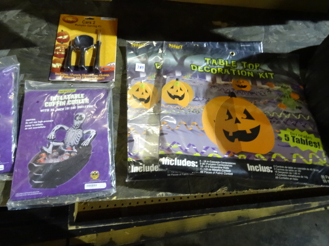 lot 285 image: 2 Tabletop Decorations Kit, Carving Kit