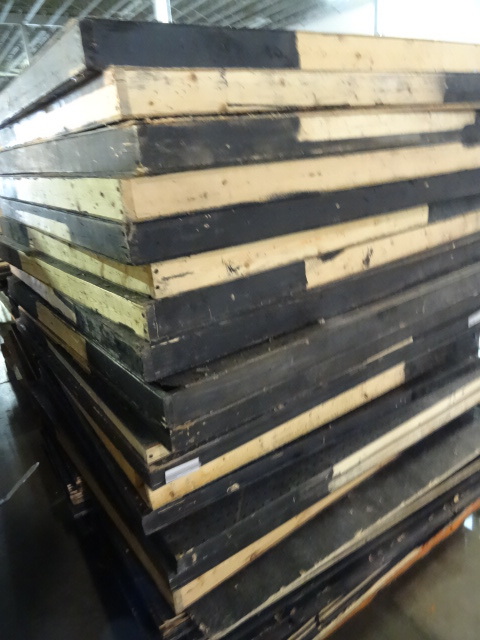 lot 386 image: H frame body. 4 x 4 double sided