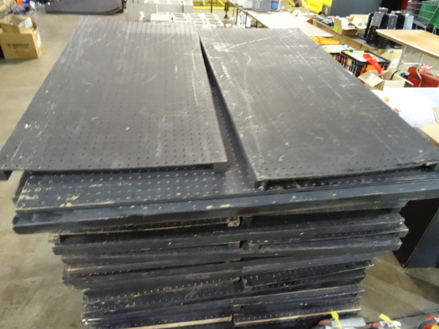 lot 400 image: End caps. 2 x 4 Double sided