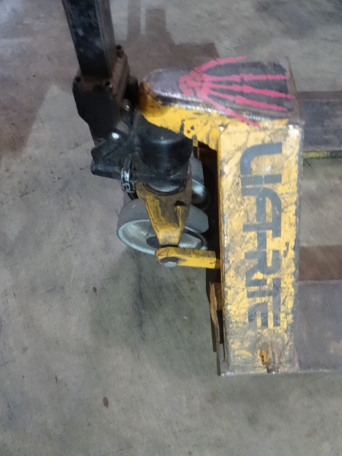 lot 159 image: Lift Rite 5000 Lb. Pallet Jack Works