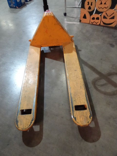 lot 160 image: Lift Rite 5000 Lb. Pallet Jack Works