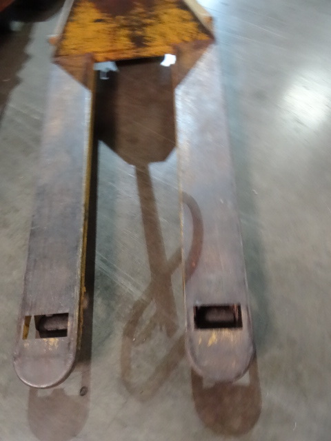 lot 161 image: Lift Rite 5000 Lb. Pallet Jack Works