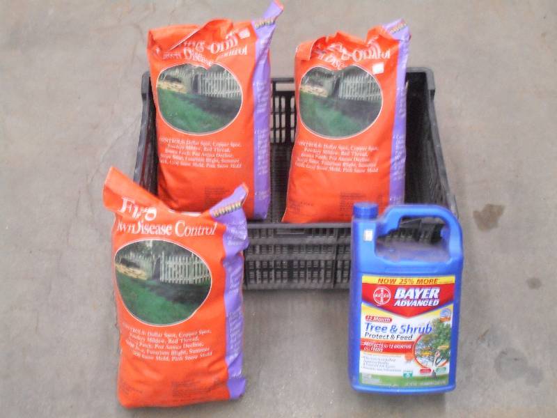 lot 11 image: Tote Of Tree & Shrub Protect & Feed...