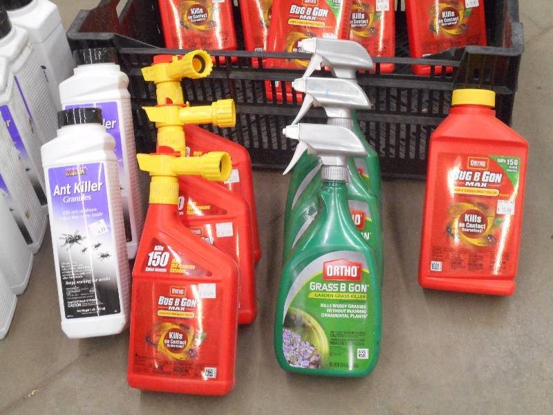 lot 19 image: Tote Of Garden Grass Killer, Ant Ki...
